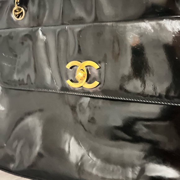 Chanel Black Parent Leather Shoulder Bag with CC logo - Picture 12 of 15